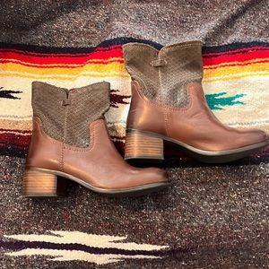 DibaTrue brown booties size 7.5 *like new*
